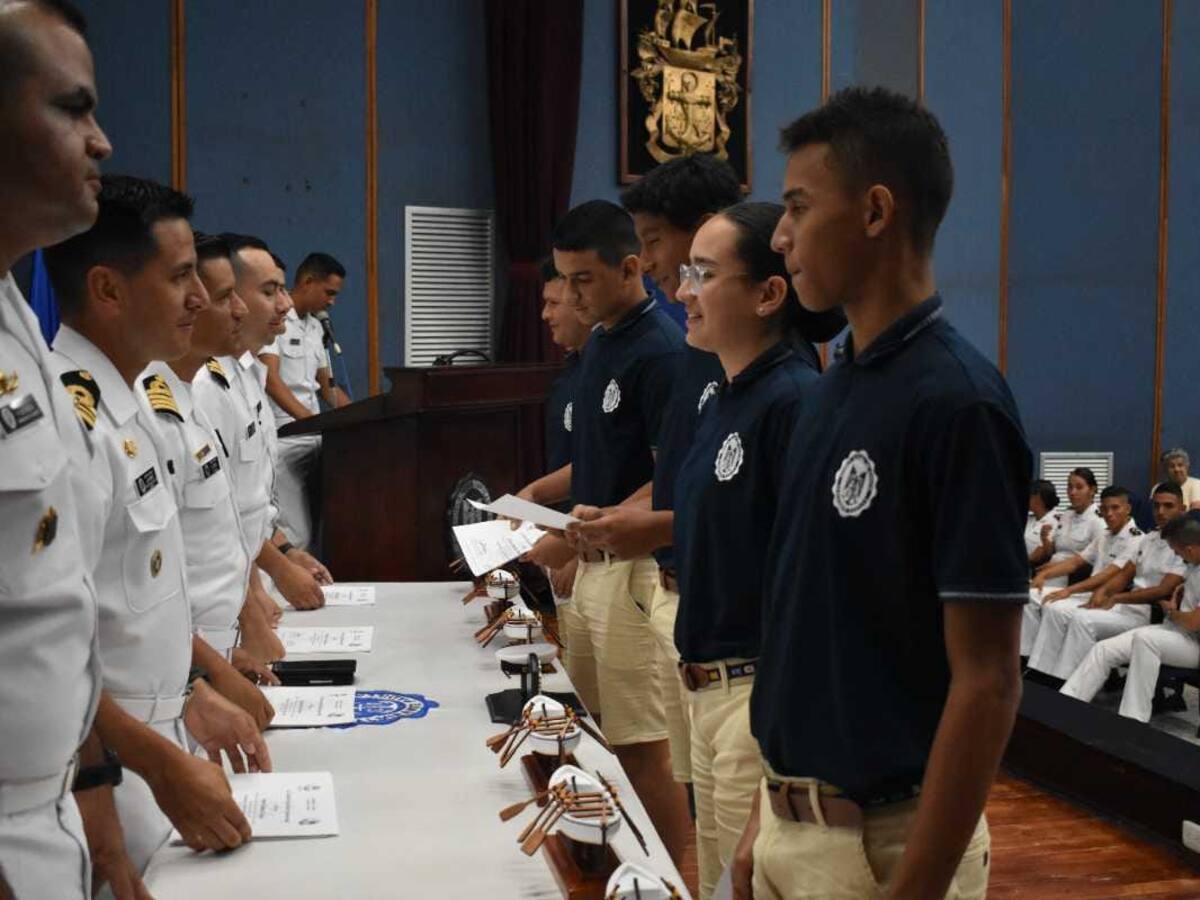 Jóvenes colombianos vivieron experiencia como cadetes por una semana