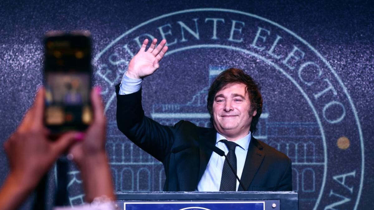 ¿Quién es Javier Milei? Lo que debe saber sobre el nuevo presidente de Argentina
