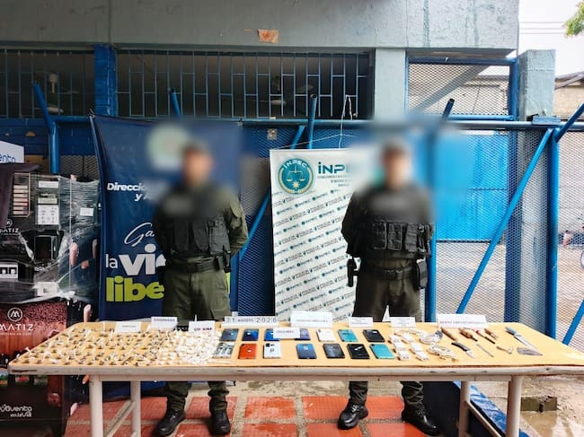 Incautan 14 celulares al interior de la cárcel Las Mercedes de Montería: eran utilizados para extorsionar. Foto: prensa Policía Metropolitana de Montería.