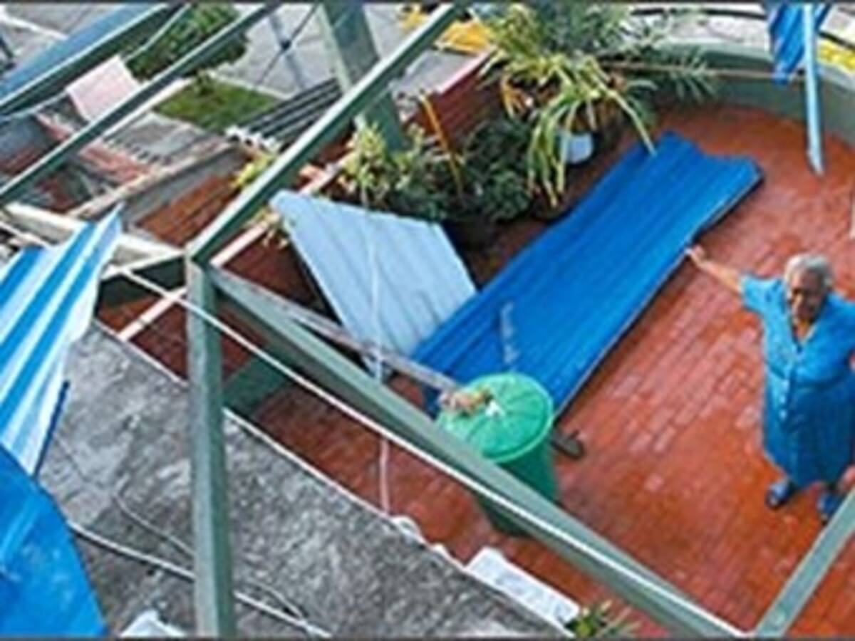 Fuerte vendaval destechó 100 viviendas en Antioquia