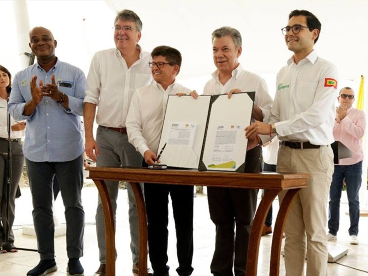 Santos y Londoño oficializan inversión para proyecto de protección costera en Cartagena