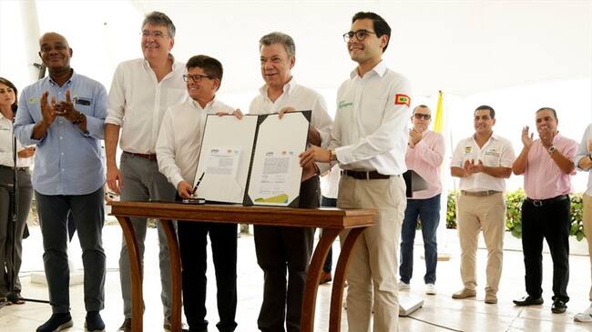 Santos y Londoño oficializan inversión para proyecto de protección costera en Cartagena. Foto: Presidencia