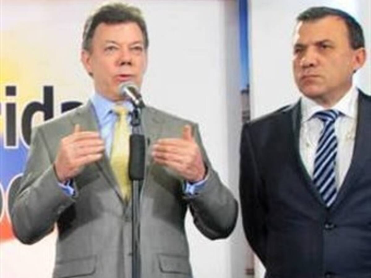 Santos y comisionado de paz socializan con el Congreso negociación con Farc