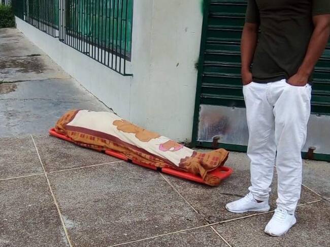 Primer muerto por coronavirus en vía pública en Leticia