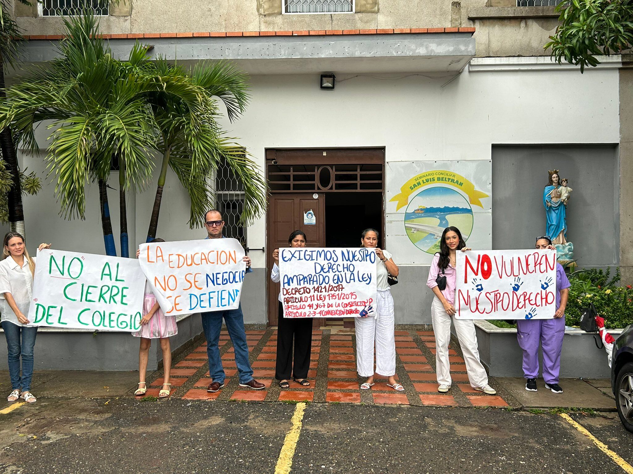 Padres protestando - Caracol Radio
