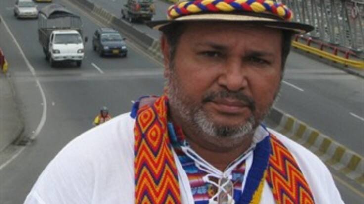 Poeta colombiano vende sus testículos para financiar travesía