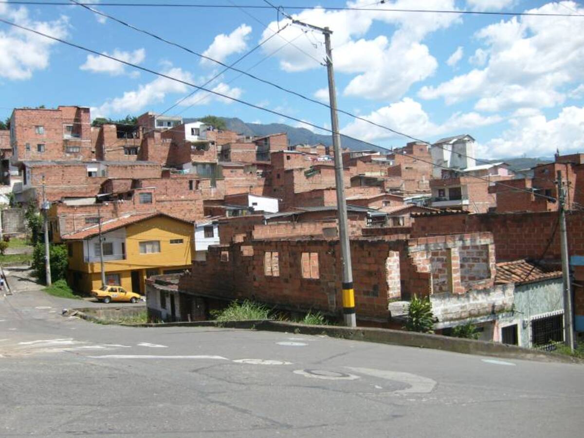 Un muerto y tres heridos dejó asonada contra supuestos ladrones en Medellín