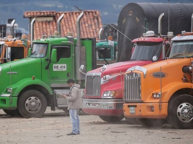 El Ministerio de Transporte manifestó que con la medida se está apoyando directamente a las empresas del país que transportan carga. Foto: Colprensa