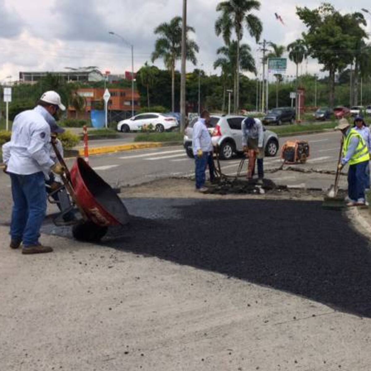 Empezó reparcheo en la carrera 12, la Villa y otras obras en la ciudad
