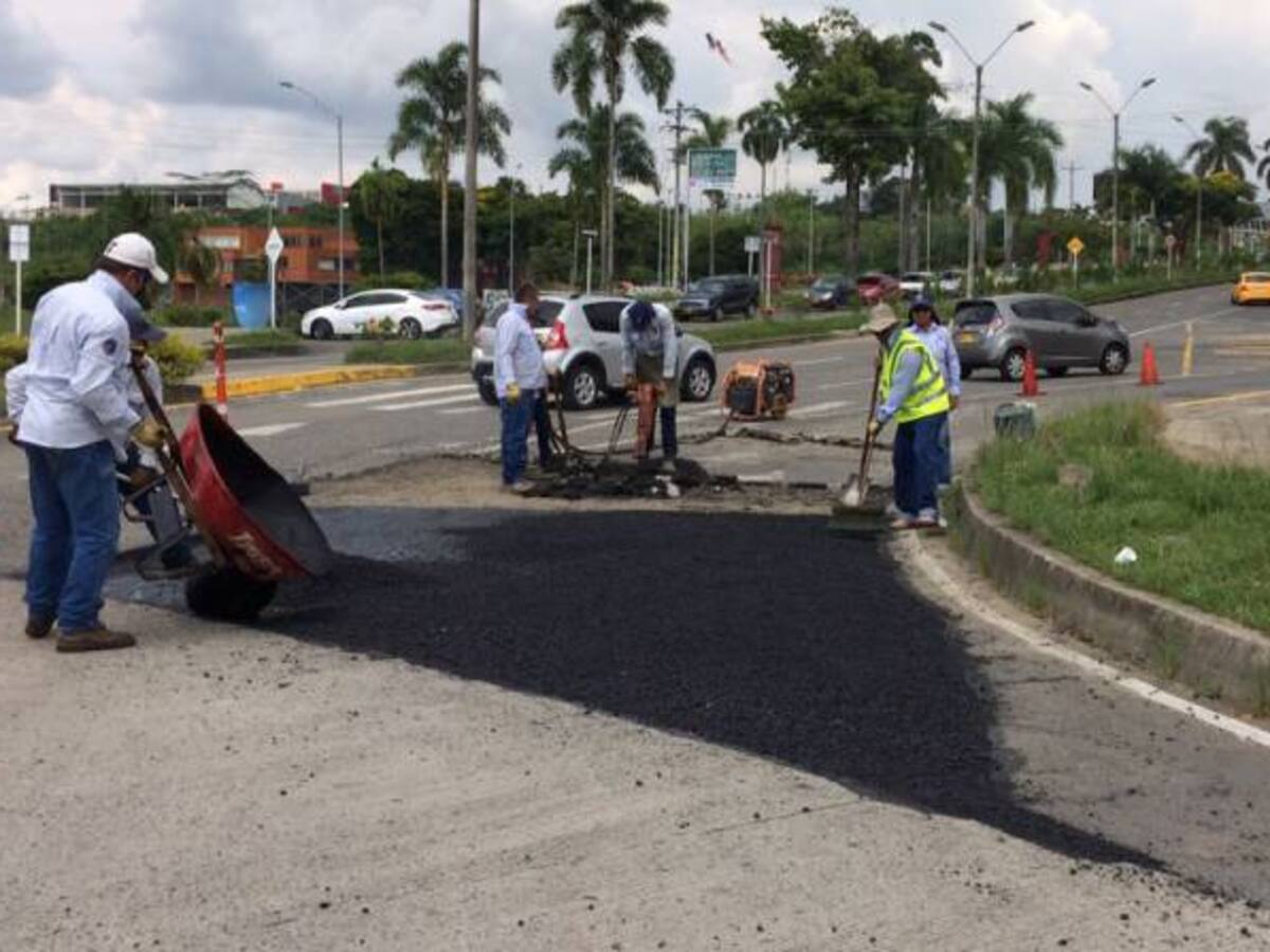 Empezó reparcheo en la carrera 12, la Villa y otras obras en la ciudad