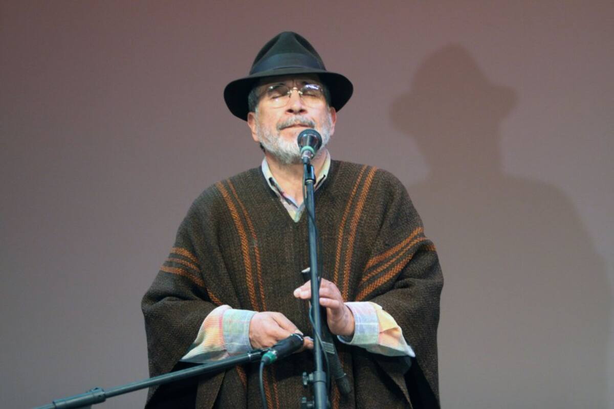 Estudio en la Universidad Nacional Medicina Veterinaria, donde conoció a Javier Moreno Forero y juntos decidieron difundir la música del interior colombiano.