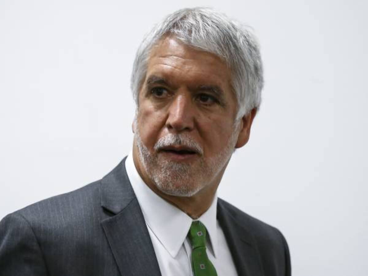 Piden investigar a Peñalosa y funcionarios por supuesta atención tardía de incendios en cerros de Bogotá