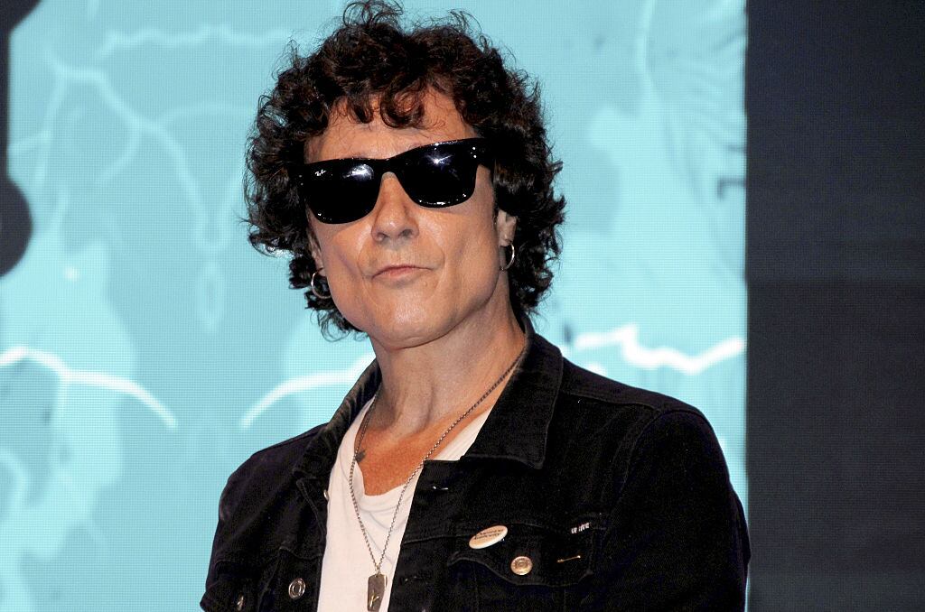 MEXICO CITY, MEXICO - APRIL 21: Spanish singer Enrique Bunbury poses for photos during a press conference on the 'Huracan Ambulante Tour' at El Cantoral on April 21, 2025 in Mexico City, Mexico. (Photo by Medios y Media/Getty Images)