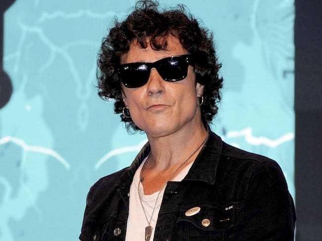 MEXICO CITY, MEXICO - APRIL 21: Spanish singer Enrique Bunbury poses for photos during a press conference on the 'Huracan Ambulante Tour' at El Cantoral on April 21, 2025 in Mexico City, Mexico. (Photo by Medios y Media/Getty Images)