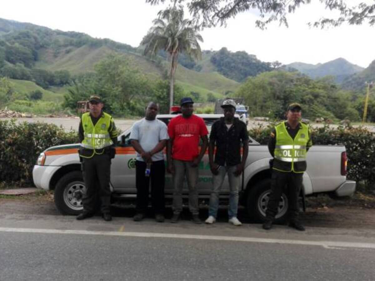 Tres haitianos fueron sorprendidos en vías de Caldas