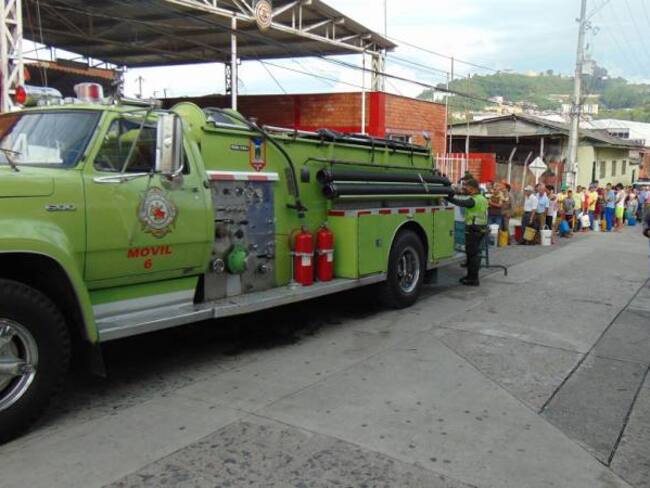 En Villamaría entregan agua en carrotanque