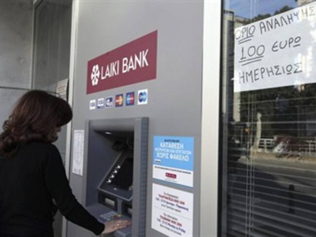 Depósitos en bancos de Chipre de más de 100.000 euros podrían sufrir recorte del 40 %
