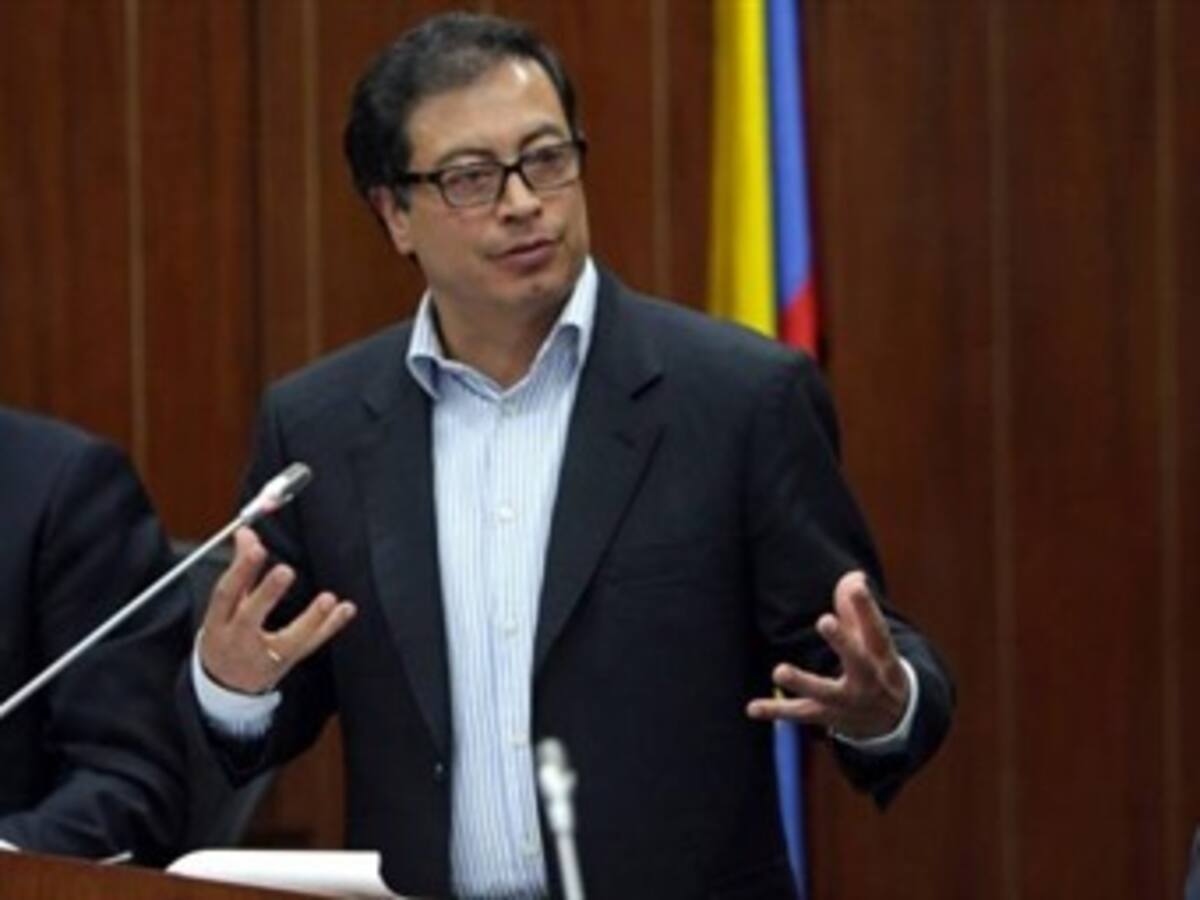 Alcalde Petro niega renuncia del secretario de Gobierno
