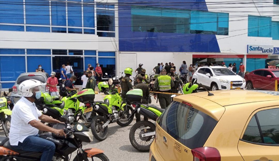 La víctima fue trasladada a la clínica Madre Bernarda donde se encuentra en grave estado de salud