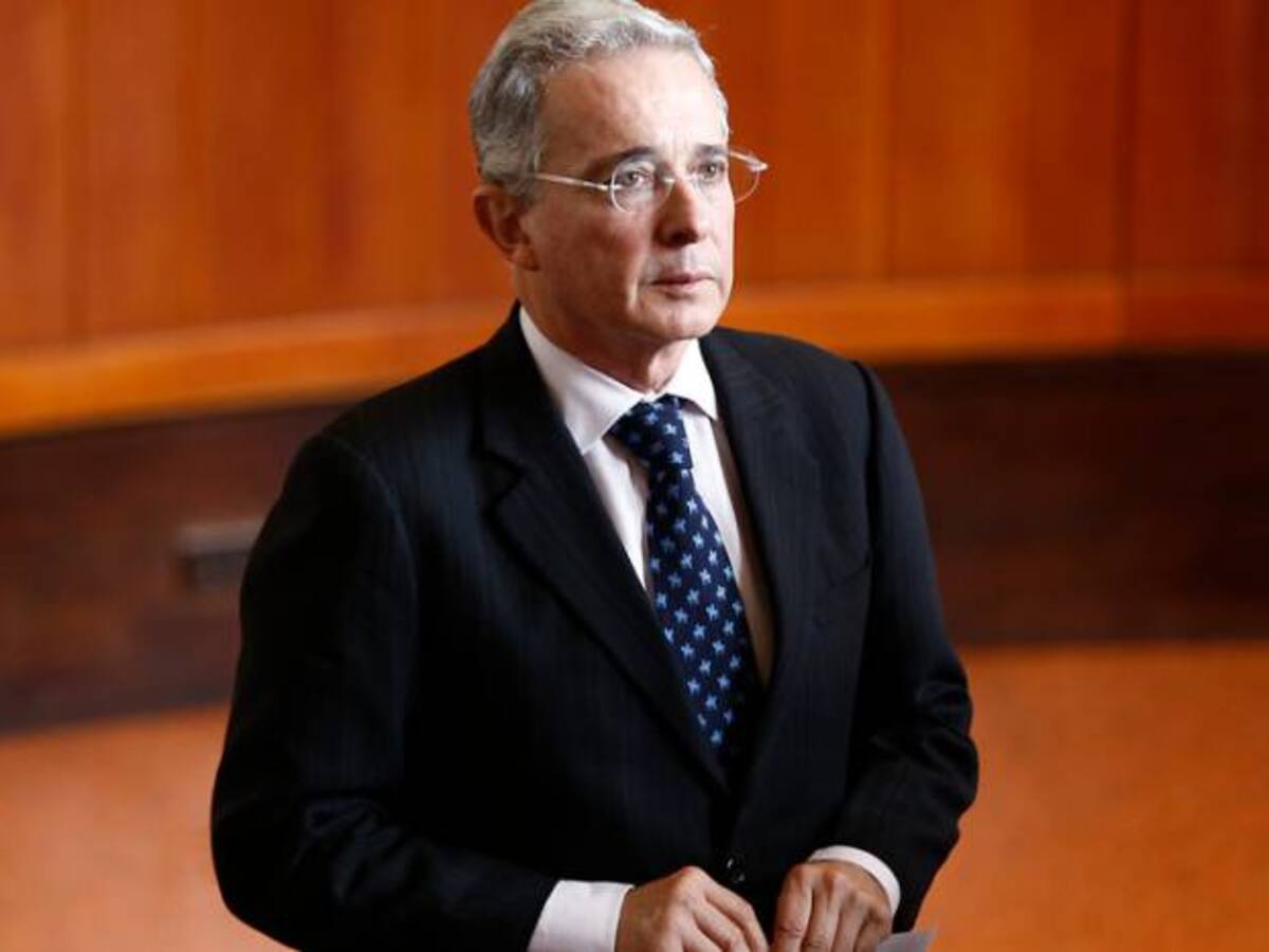 Por demanda de pérdida de investidura citan a Álvaro Uribe