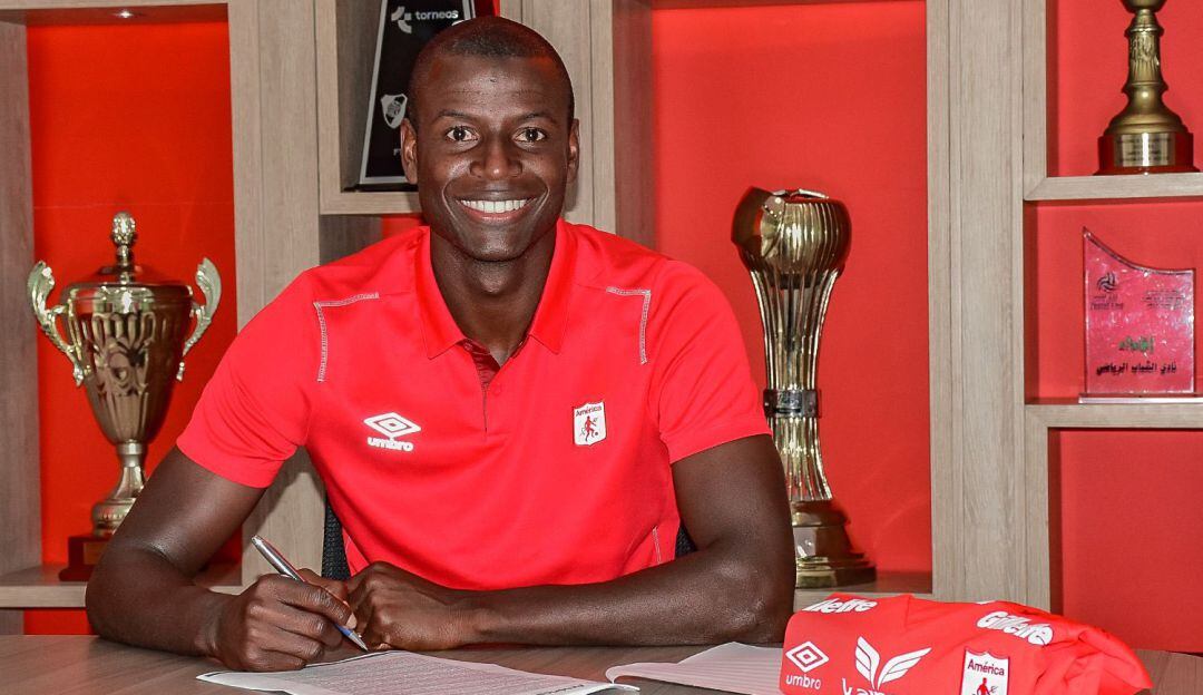 Adrián Ramos durante la extensión de su contrato.