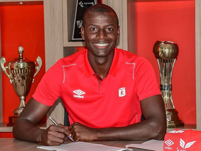 Adrián Ramos durante la extensión de su contrato.