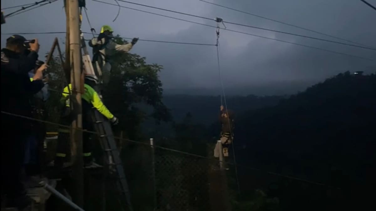 "Nos miramos como si fuera una despedida": mujer rescatada en cable aéreo en Caldas