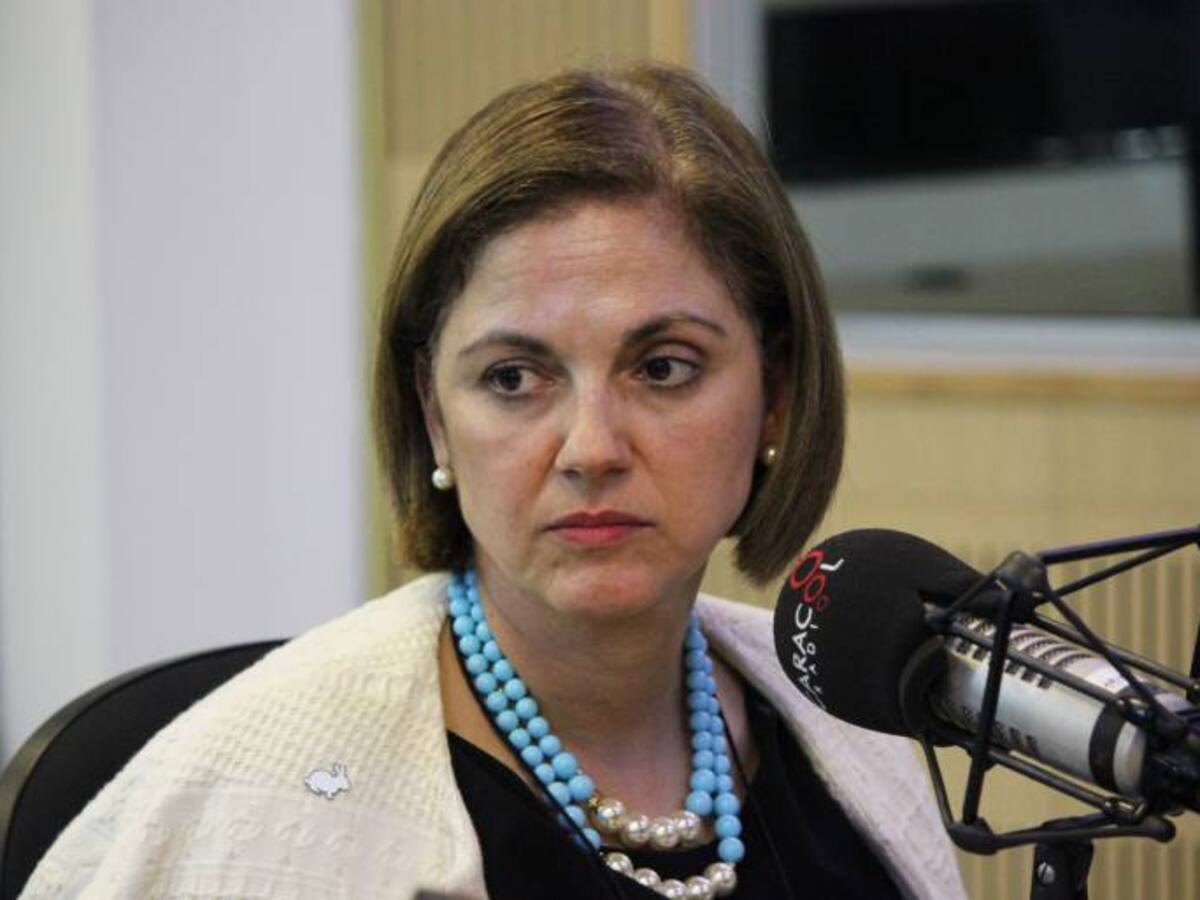 El acuerdo de refrendación debe hacerse con los partidos y con las cortes: senadora Guerra