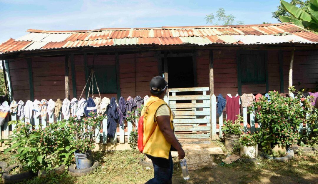 Este programa apoya a familias de 13 barrios de la ciudad en condiciones de pobreza extrema, con la solución de sus conflictos