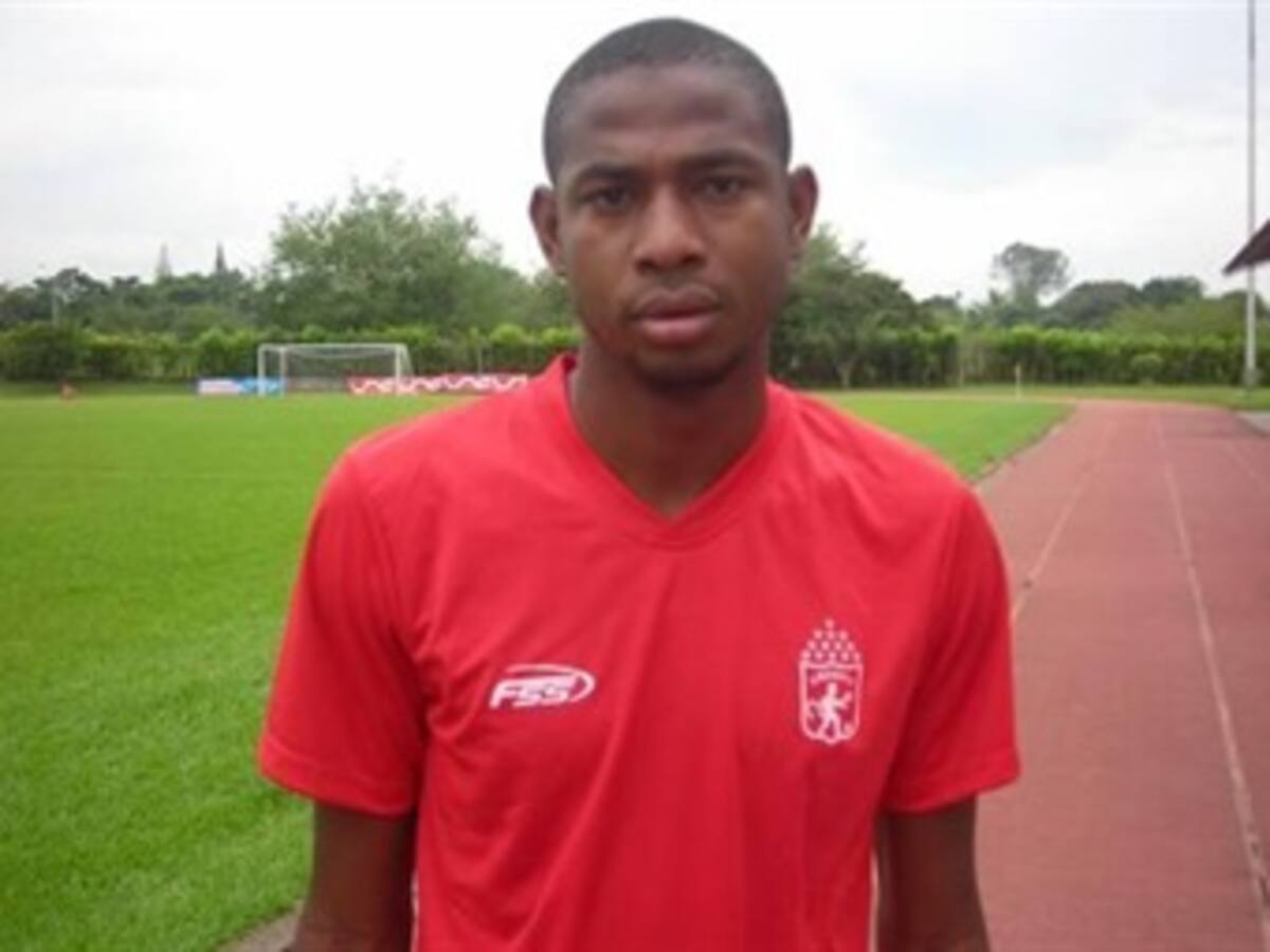 Libis Arenas continuará en el América