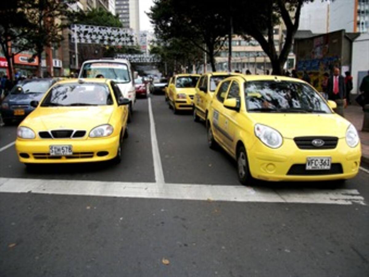 Proponen en el Concejo de Bogotá fijar un límite a los cupos de taxi