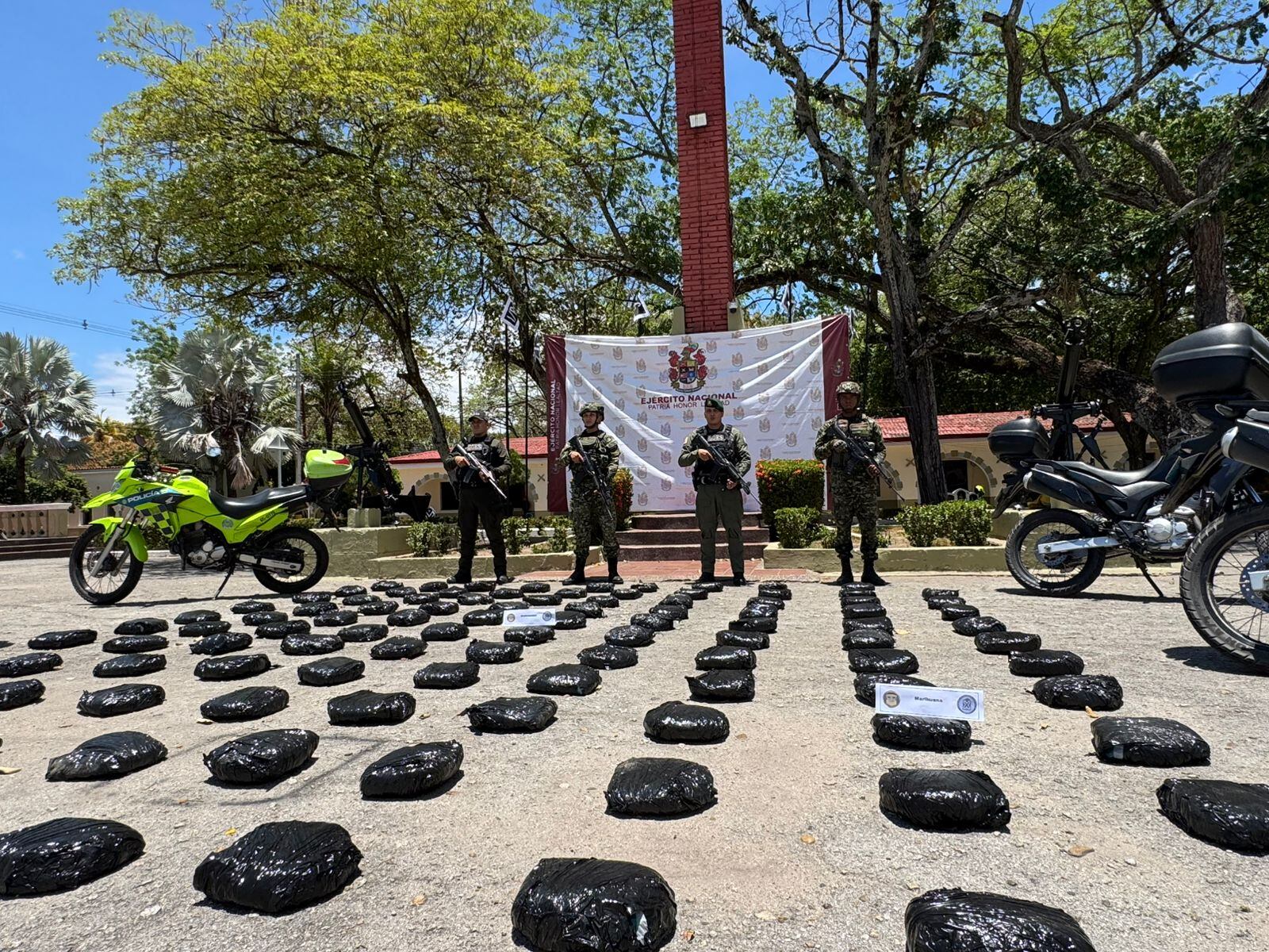 Contenían 109 paquetes prensados de marihuana . Foto Novena Brigada.