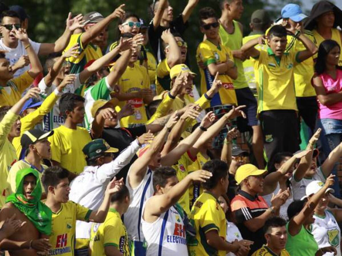 Hinchas del Huila provocaron disturbios en varios municipios