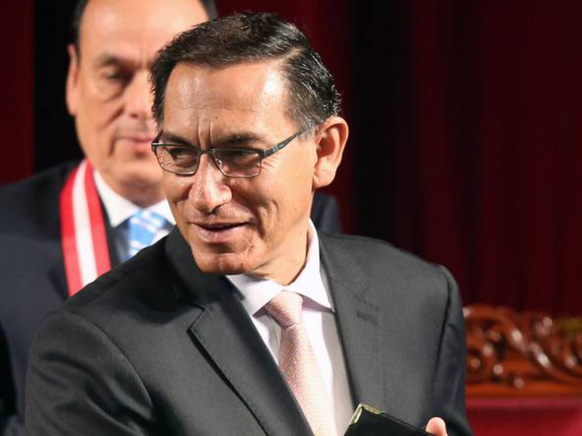 Martín Vizcarra llegó a Perú para asumir la presidencia