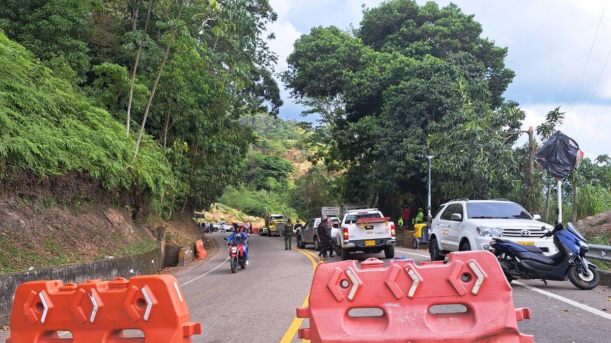 Bloqueos viales en Santander por más de 30 horas: gobernador se reúne con Min.Transporte