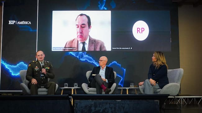 Las respuestas al crimen transnacional y el contrabando fueron el tema central en la conversación inicial del foro. | Foto: Caracol Radio