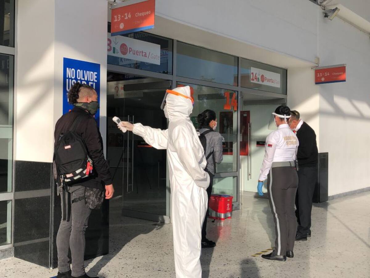 Viajeros que ingresen al país podrán no presentar prueba de COVID negativa