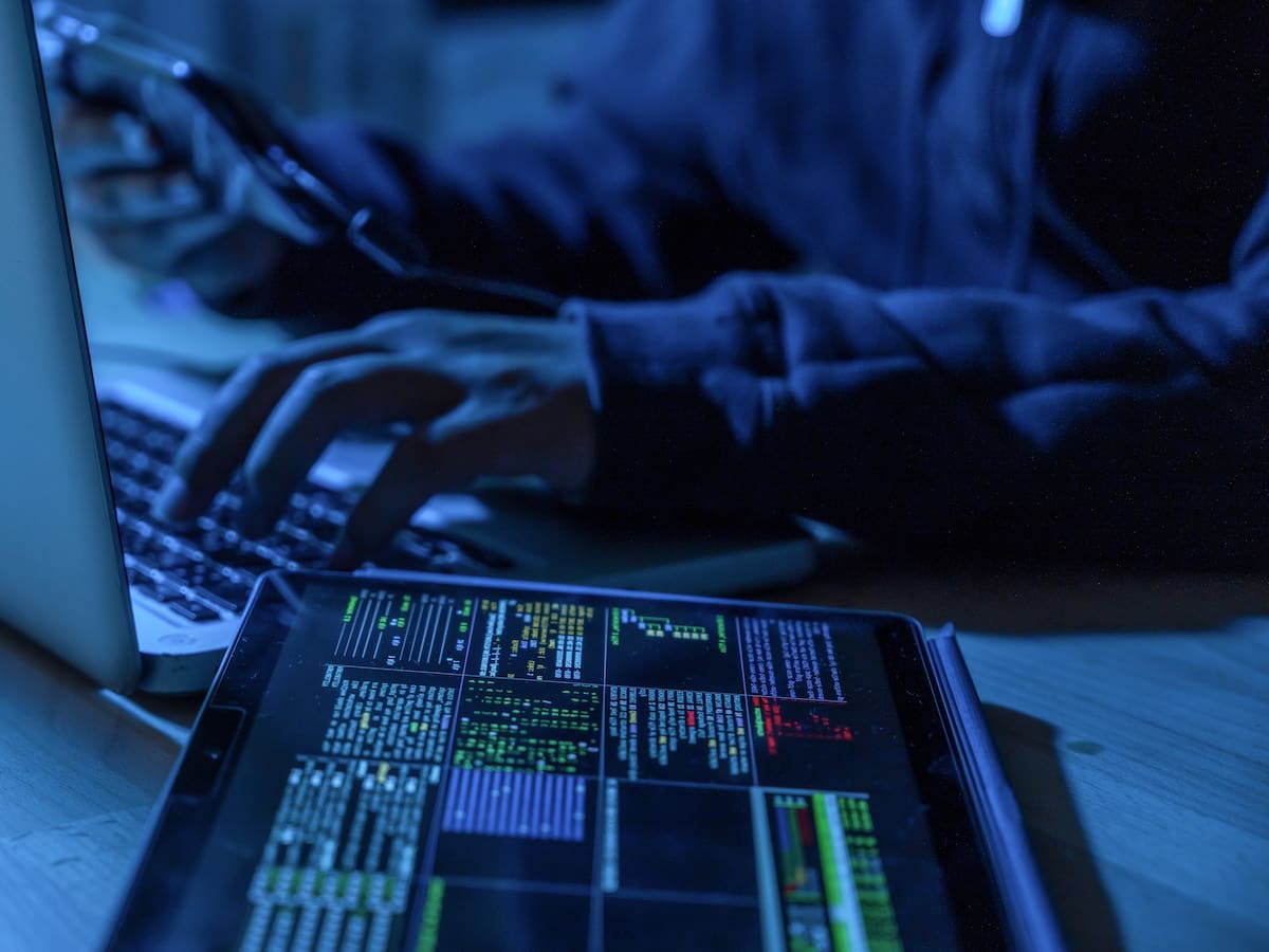 El burnout en ciberseguridad afecta al 76% de los profesionales, según un informe de Sophos 2025