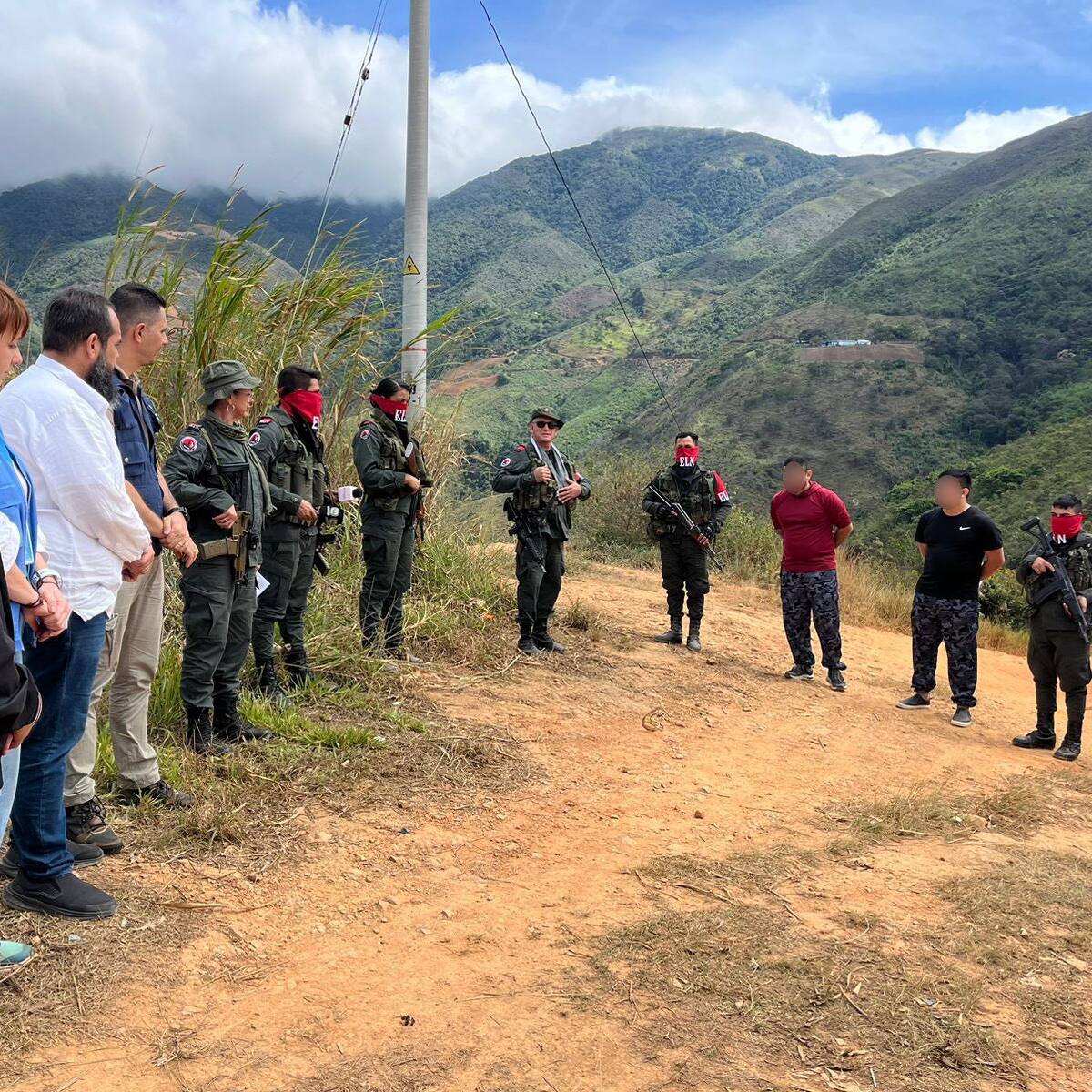 Familia de policía liberado agradece al ELN por respetar su vida: “Ya íbamos para 15 días de espera”