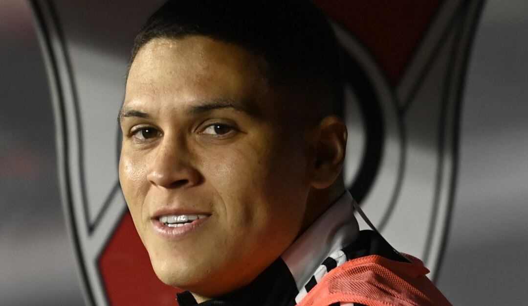 Juan Fernando Quintero en su regreso al estadio Monumental.
