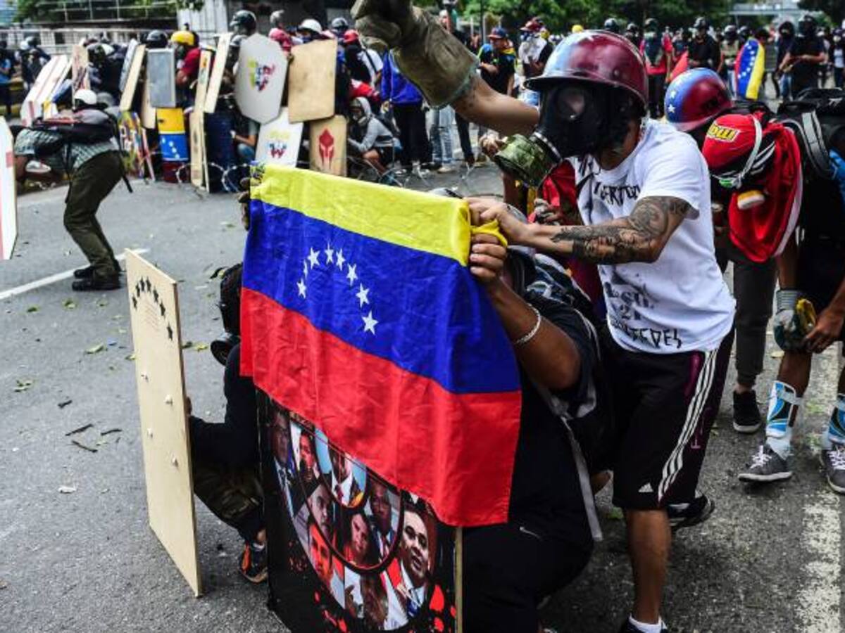 Oposición venezolana critica a gobernadores que juramentaron ante Constituyente