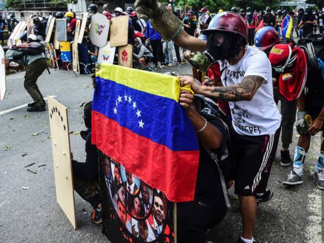 Oposición venezolana critica a gobernadores que juramentaron ante Constituyente