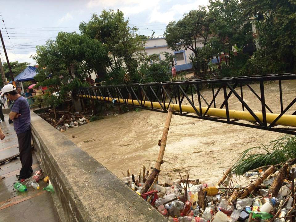 Reparaciones en la vía que de Ocaña conduce a Río de Oro. / Foto: Cortesía.