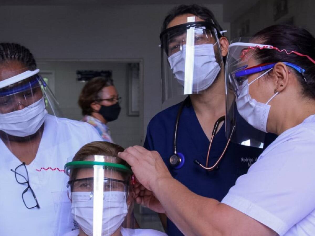Personal médico de Medellín recibió donación de 2.100 escudos faciales