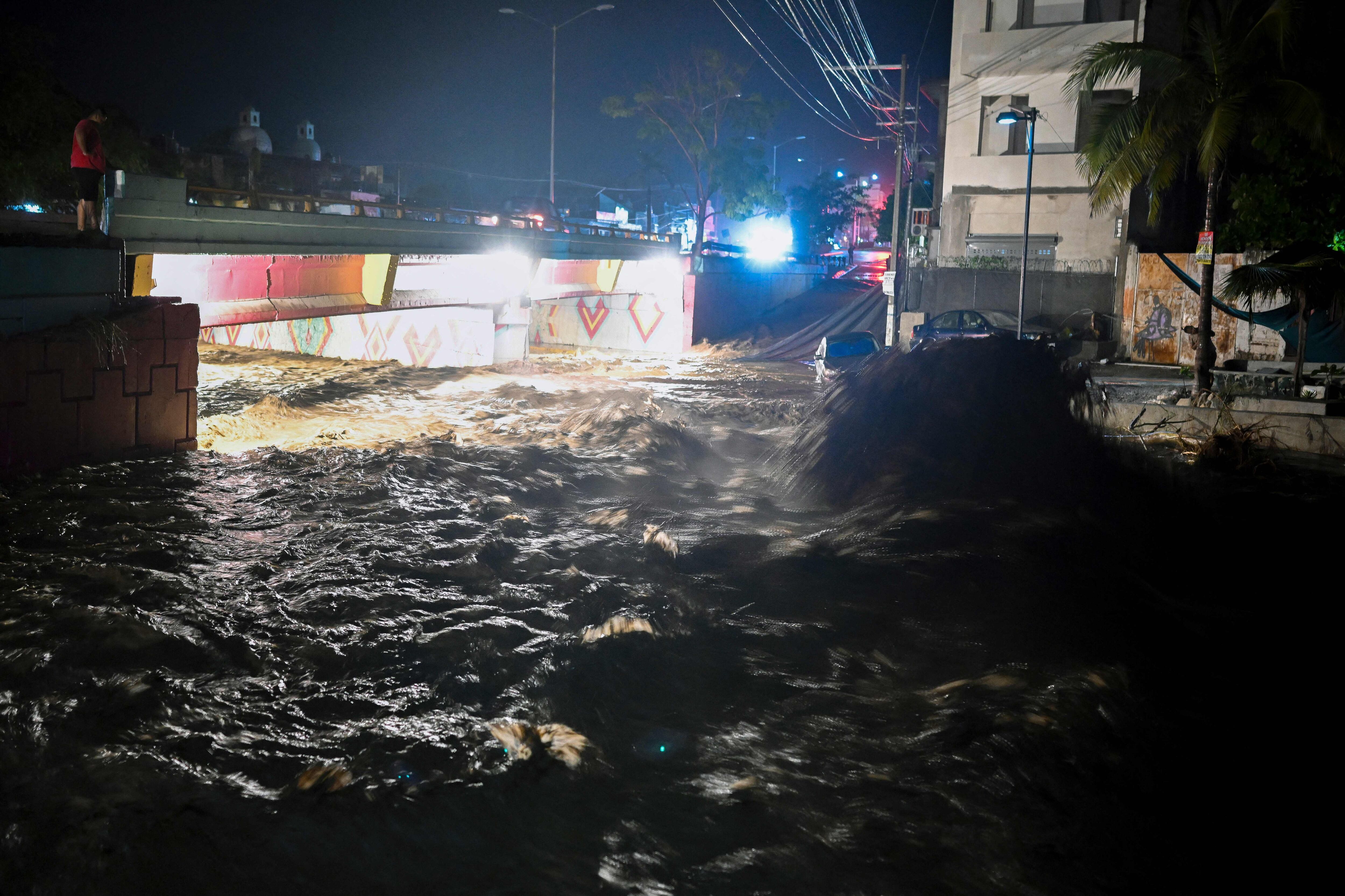 Inundaciones en México por el paso del huracán Roslyn.