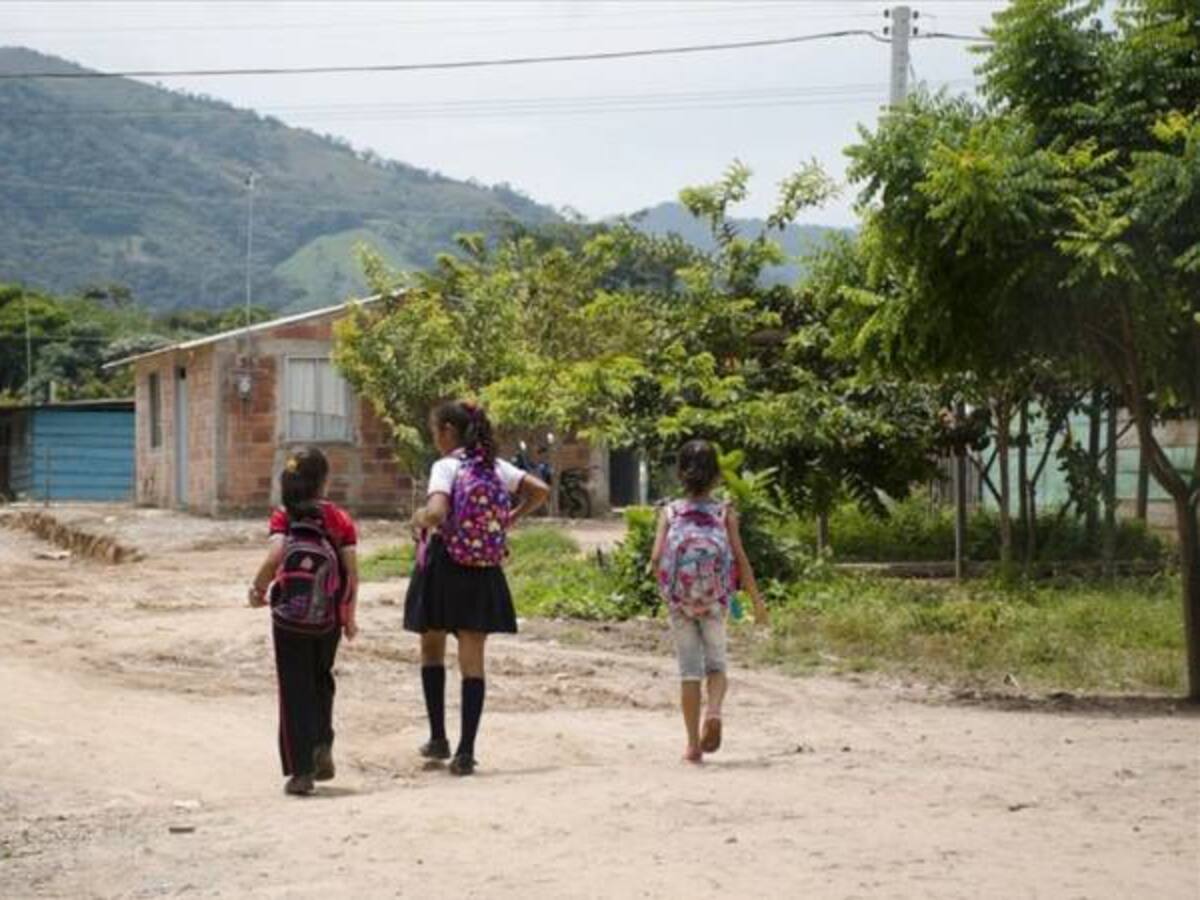 Administración de Los Patios trabaja en garantizar educación a menores desplazados