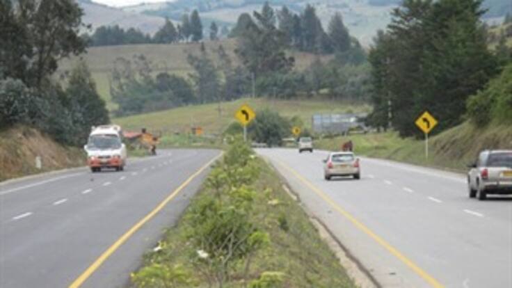 Manifestantes bloquean la vía Duitama – Bogotá, exigen que se les cumpla con algunas obras