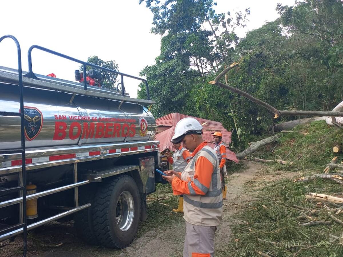 Con carrotanques llevan agua a familias afectadas en Brisas