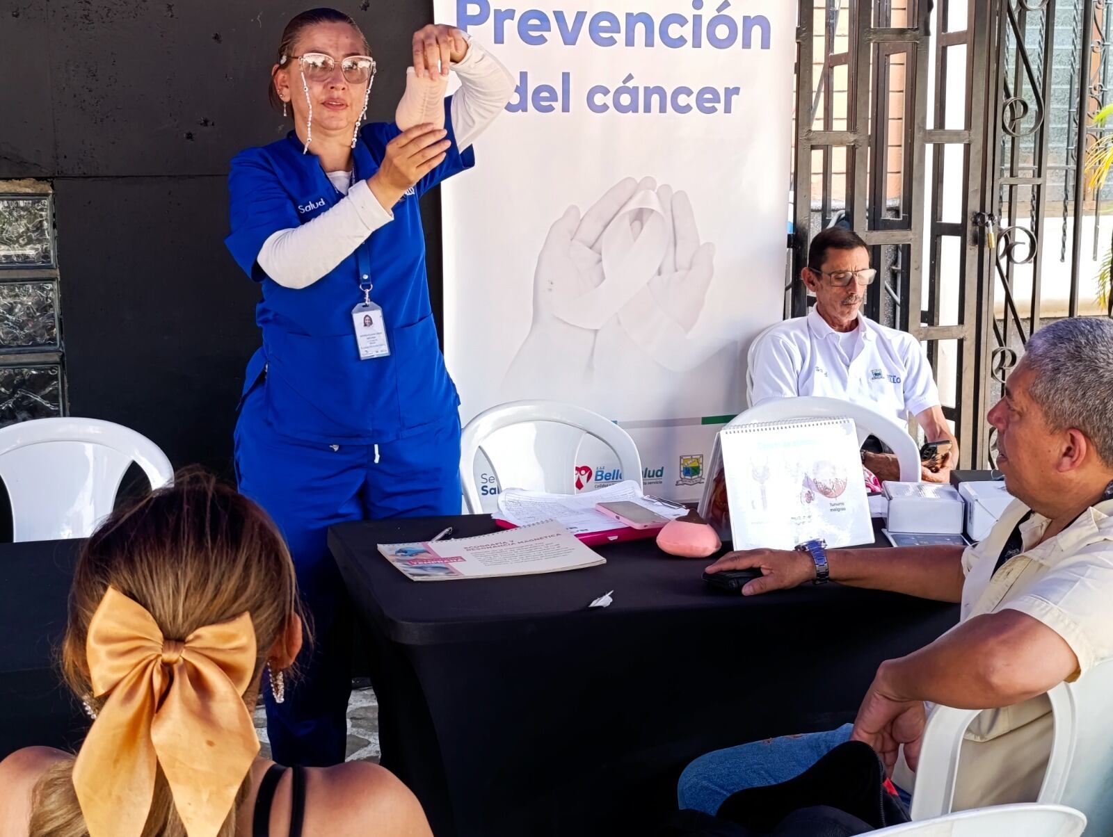 Bello se viste de rosa con jornadas gratuitas para promover la prevención del cáncer de mama. Foto: Alcaldía de Bello.