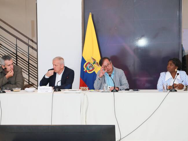 Presidente Gustavo Petro y su gabinete en el &#039;conclave&#039;.